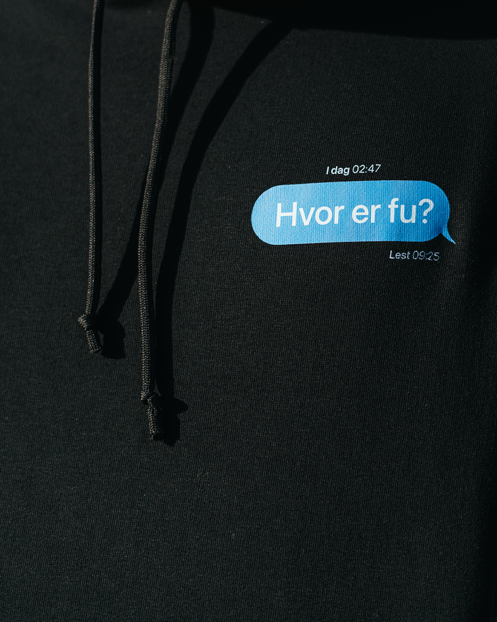 SORT HVOR ER FU? HOODIE